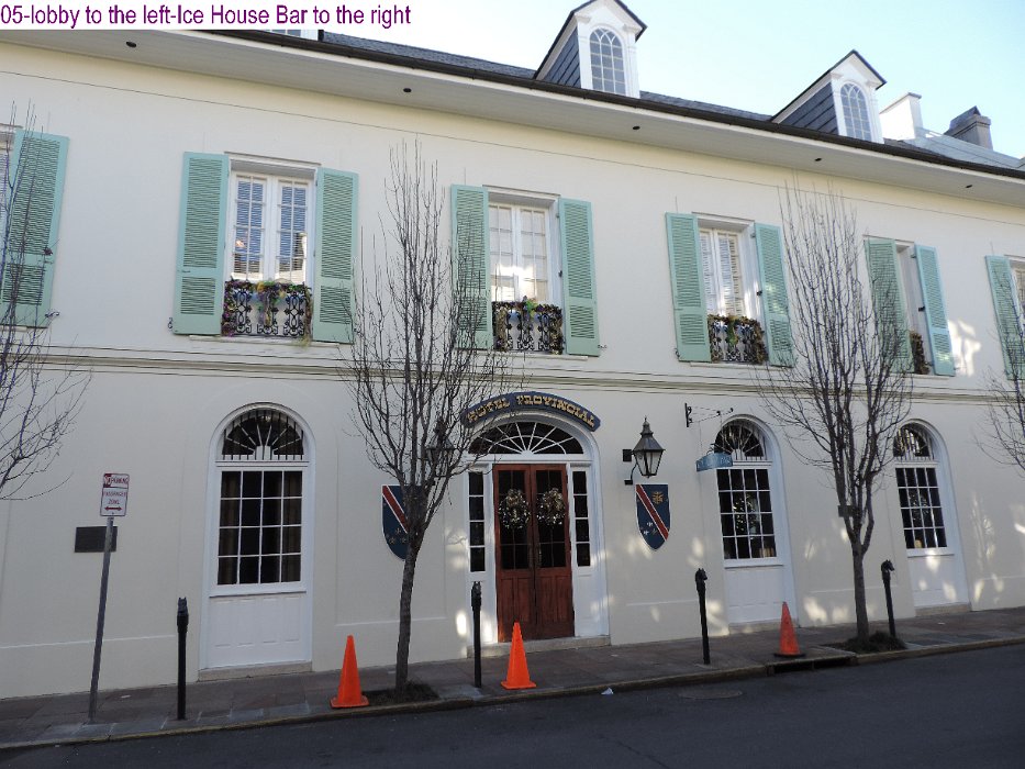 05-lobby to the left-Ice House Bar to the right.jpg